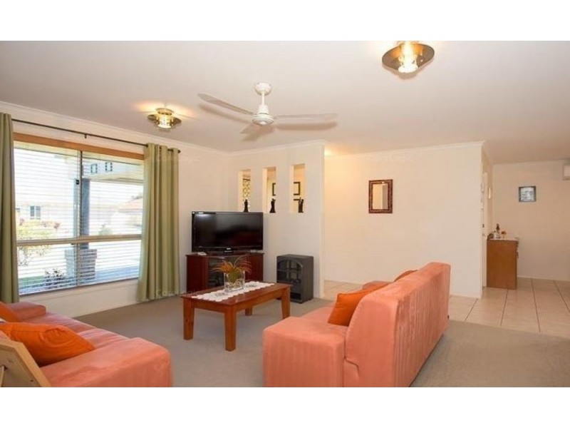 5 Scarborough Court, Sandstone Point QLD 4511