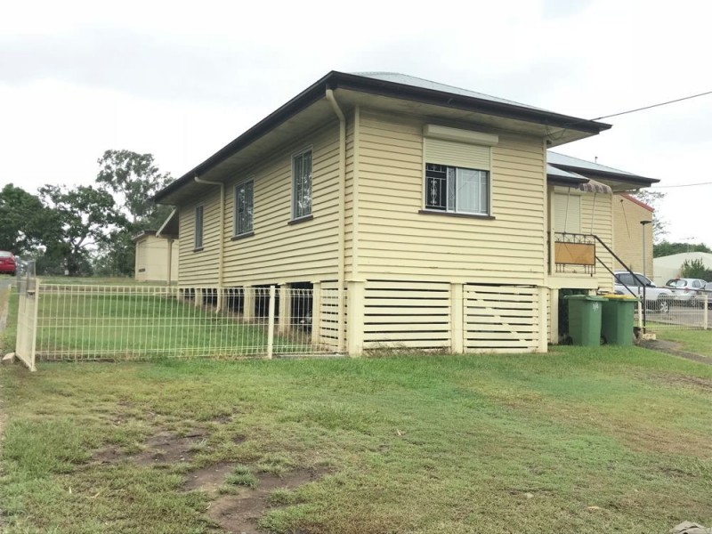 32 Young Street, Petrie QLD 4502