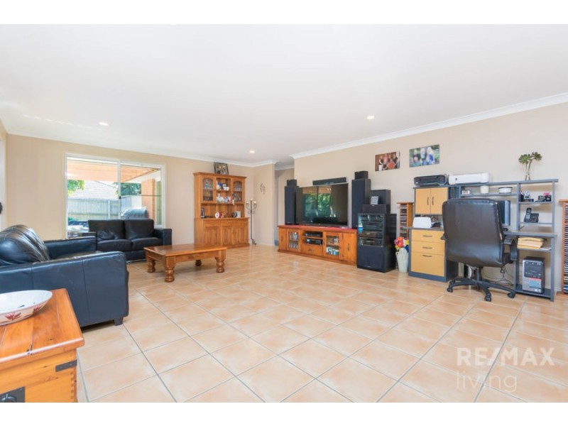 25 Cooksland Crescent, North Lakes QLD 4509
