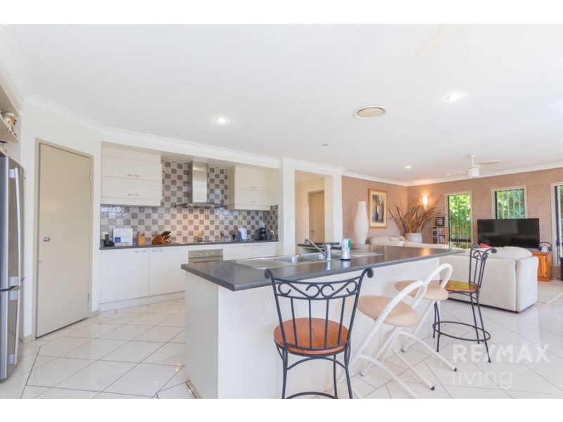 1 Bronte Place, Sandstone Point QLD 4511