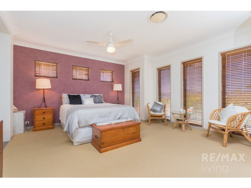 1 Bronte Place, Sandstone Point QLD 4511