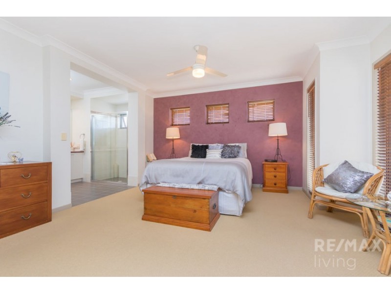 1 Bronte Place, Sandstone Point QLD 4511