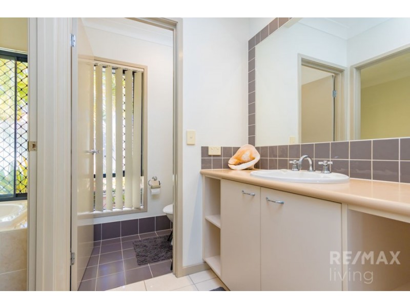 1 Bronte Place, Sandstone Point QLD 4511