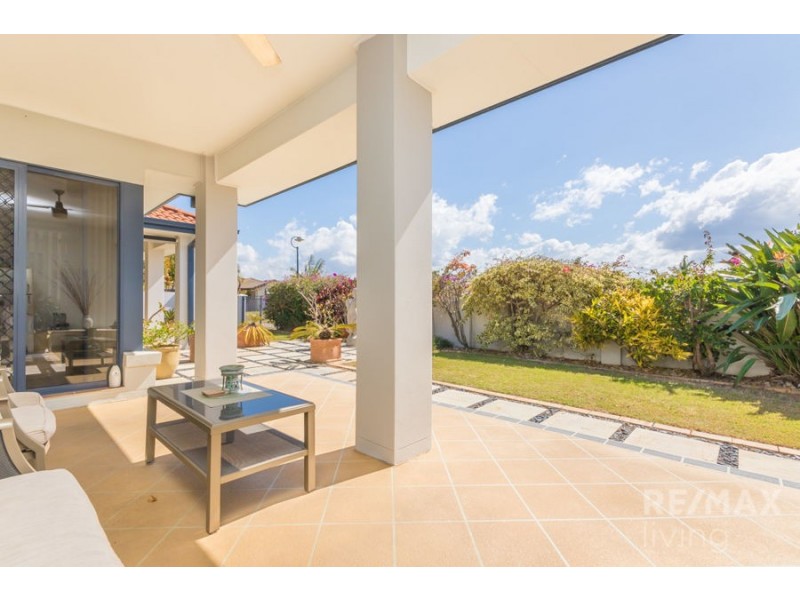 1 Bronte Place, Sandstone Point QLD 4511