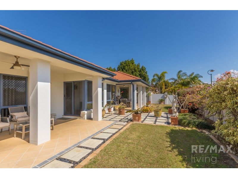 1 Bronte Place, Sandstone Point QLD 4511