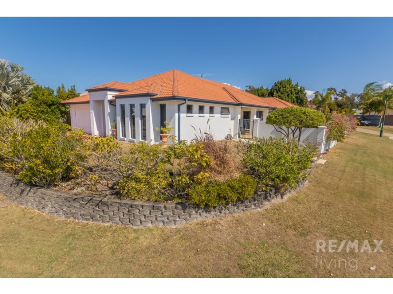 1 Bronte Place, Sandstone Point QLD 4511