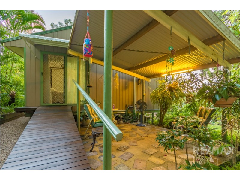 5 Knowles Place, Glass House Mountains QLD 4518
