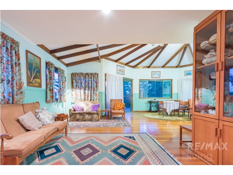 5 Knowles Place, Glass House Mountains QLD 4518