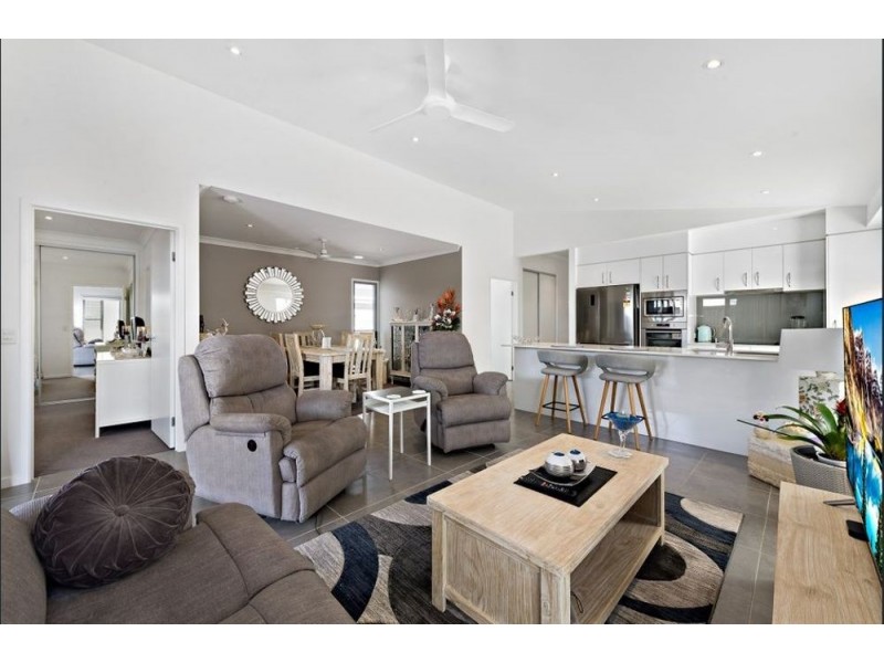 2/34 Ardrossan Road, Caboolture QLD 4510