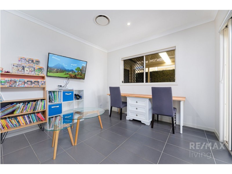 8 Dreyfus Place, Burpengary QLD 4505