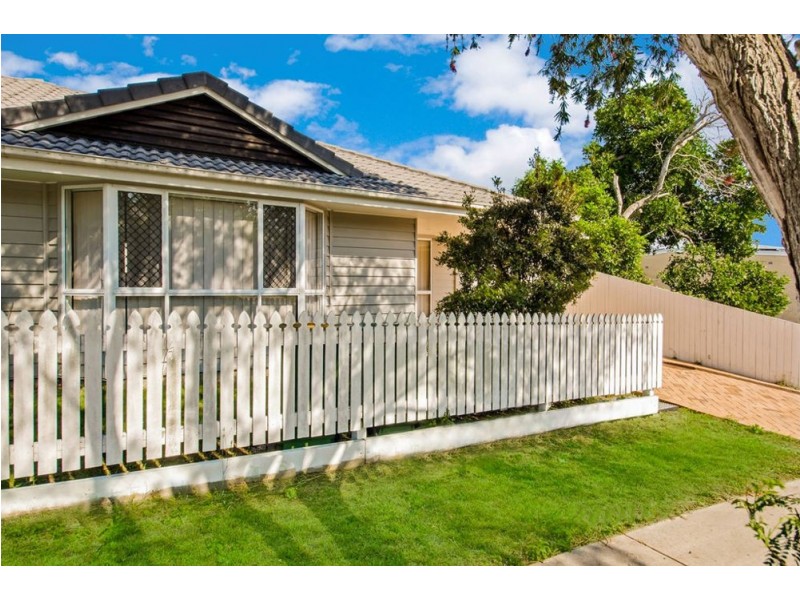 8 Patterson Street, Petrie QLD 4502