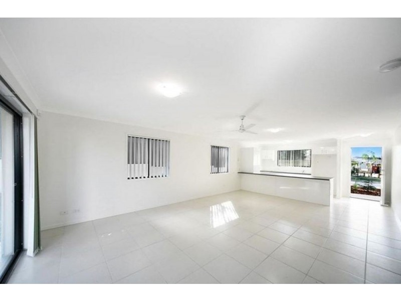 8/22 Coastal Avenue, Beerwah QLD 4519