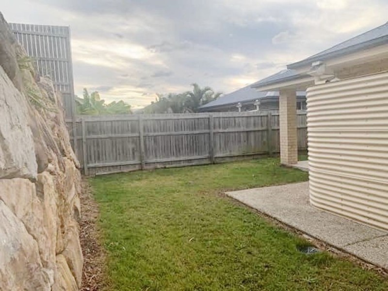 7 Chase Crescent, North Lakes QLD 4509