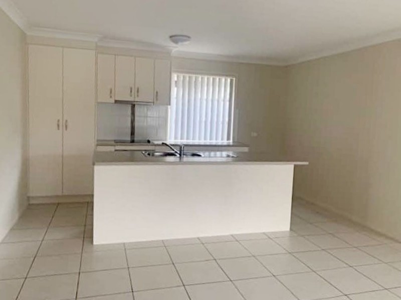 7 Chase Crescent, North Lakes QLD 4509