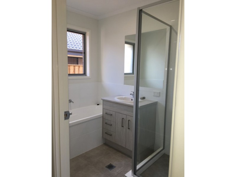 13 Grainger Cct, Burpengary QLD 4505