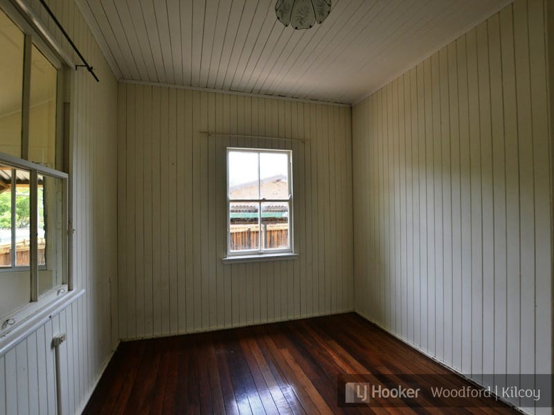 6 Coronation Avenue, Woodford QLD 4514