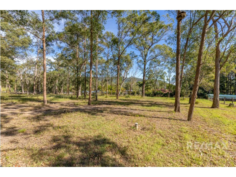 31-33 Haldane Street, Woodford QLD 4514