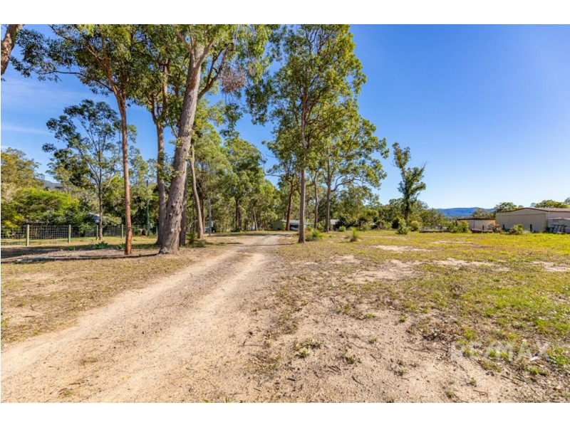 31-33 Haldane Street, Woodford QLD 4514