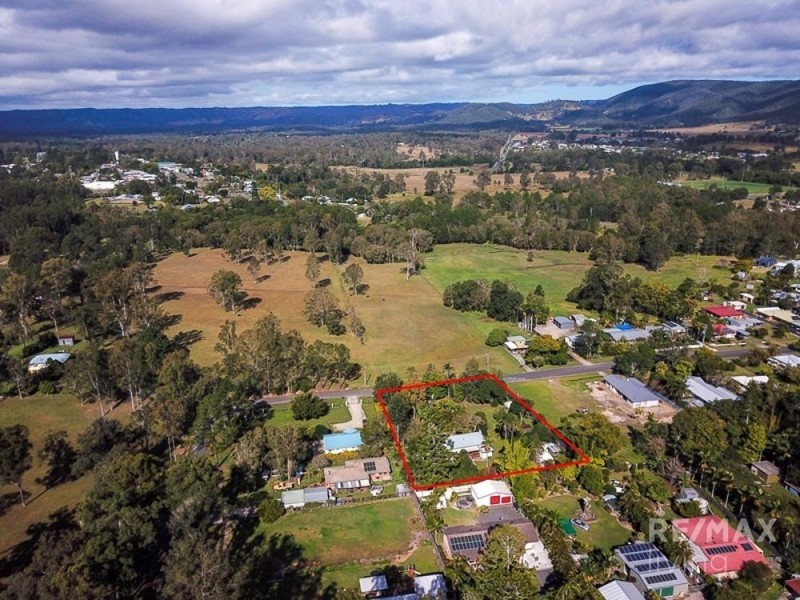 27 Mary St, Woodford QLD 4514