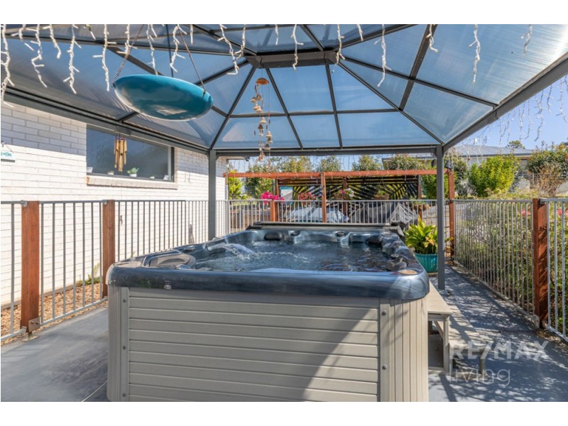 16-18 Anthoulla Avenue, Woodford QLD 4514