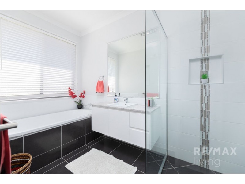 16-18 Anthoulla Avenue, Woodford QLD 4514