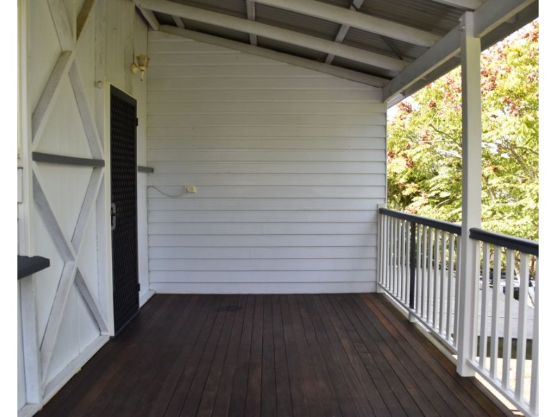 11 Row Street, Kilcoy QLD 4515