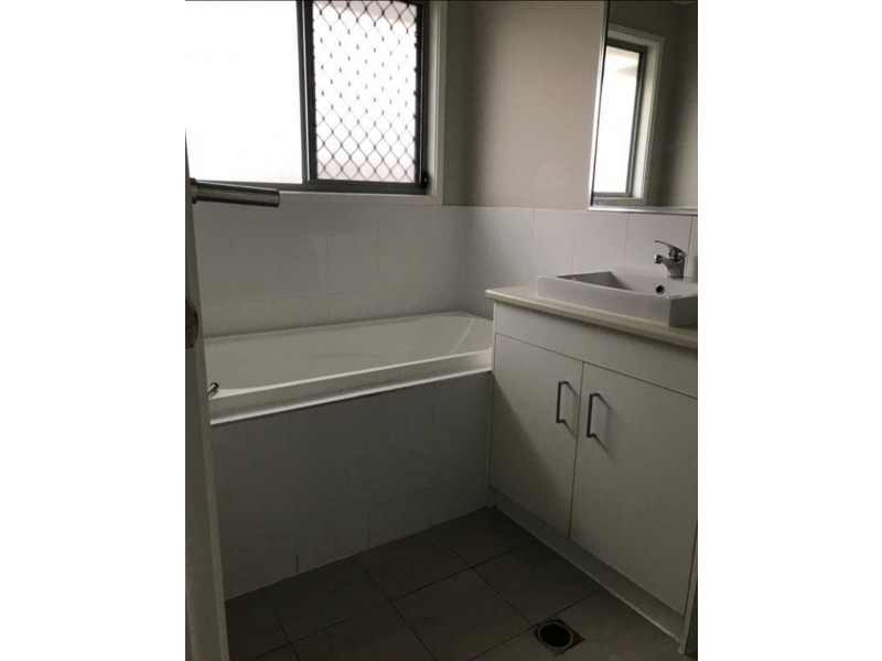 6 Pioneer Court, Woolmar QLD 4515