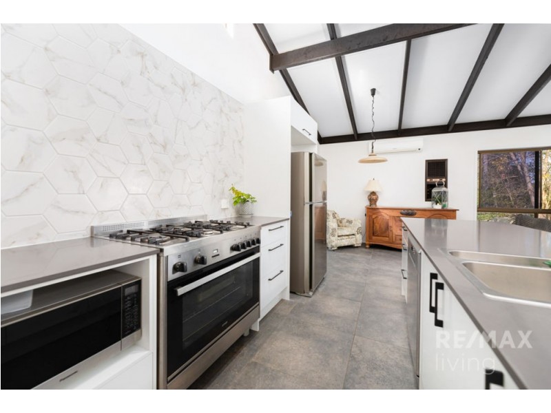 9 Stanley Drive, Villeneuve QLD 4514