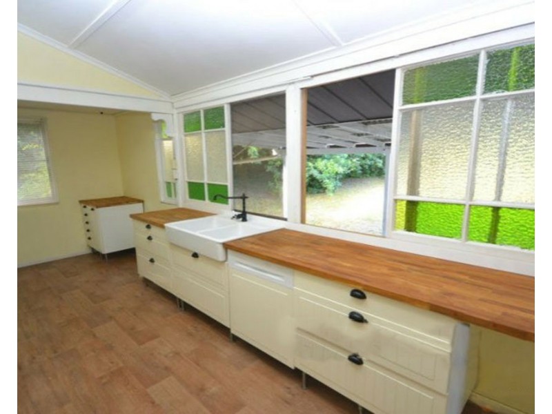 24 Robson Street, Kilcoy QLD 4515