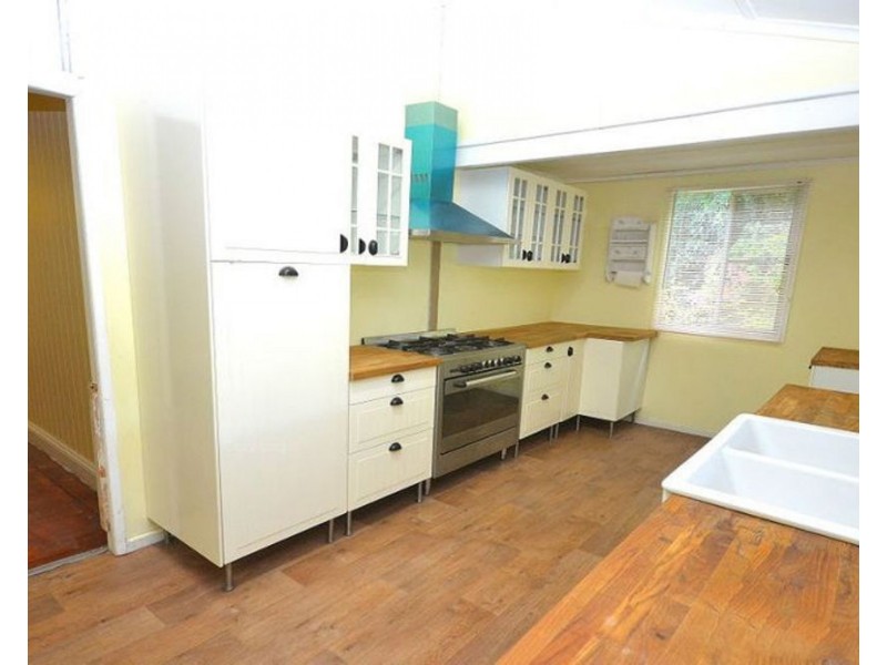 24 Robson Street, Kilcoy QLD 4515