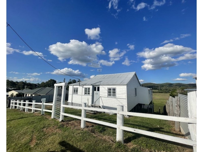 32 Ridge Street, Kilcoy QLD 4515