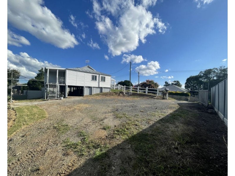 32 Ridge Street, Kilcoy QLD 4515