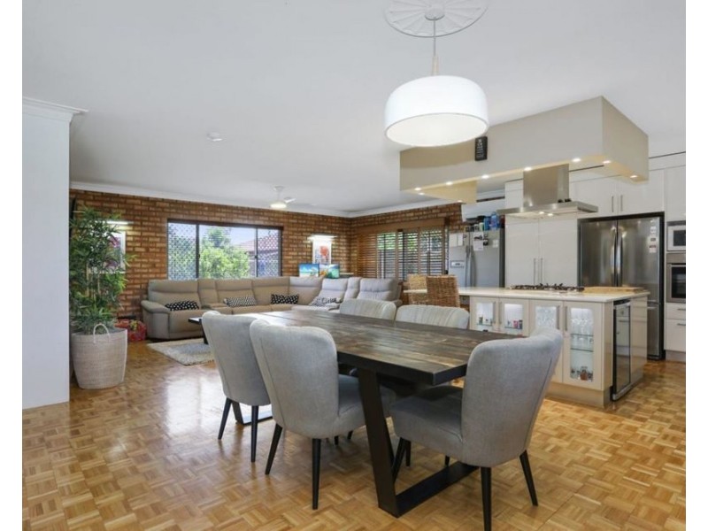 7 Arrakune Crescent, Kallangur QLD 4503