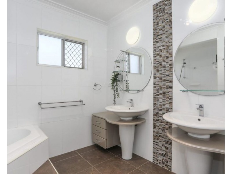 7 Arrakune Crescent, Kallangur QLD 4503