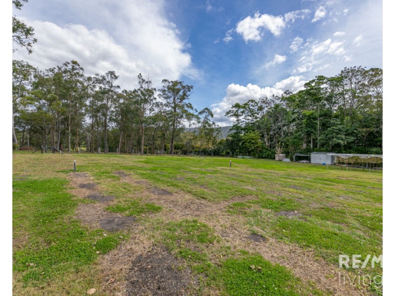 18-20 Kauri Court, Woodford QLD 4514