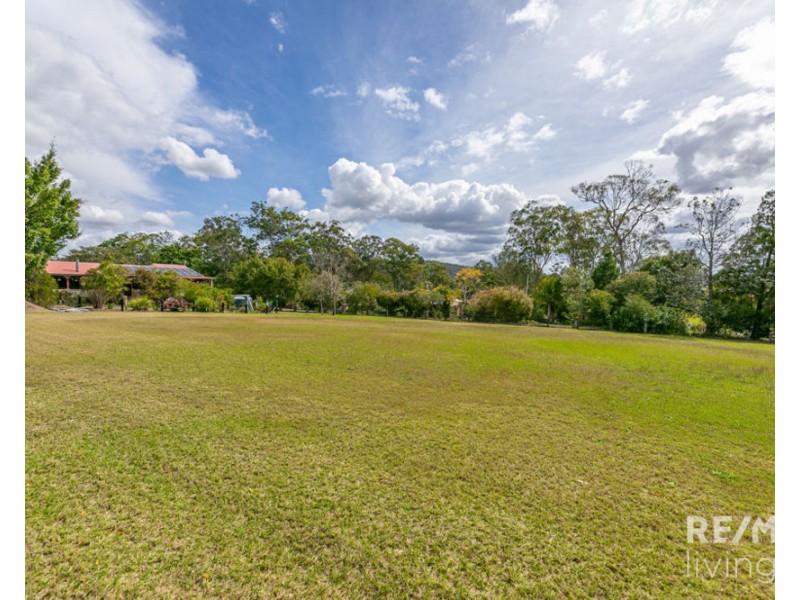 18-20 Kauri Court, Woodford QLD 4514