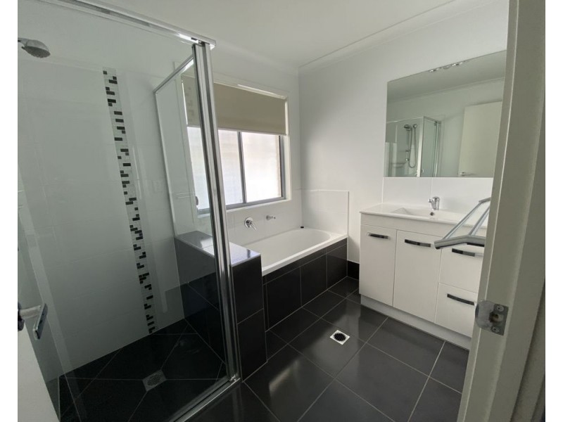 3 Beazley Circuit, Bridgeman Downs QLD 4035