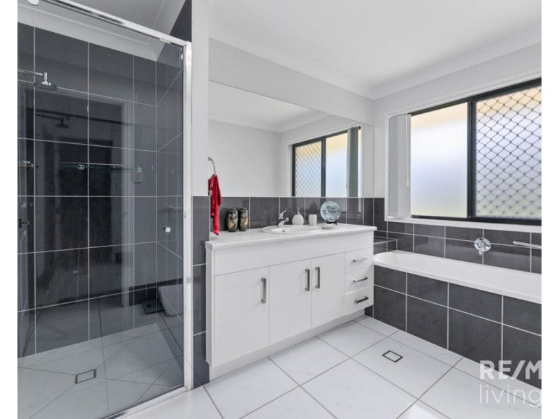 10 Settlers Rise, Woolmar QLD 4515