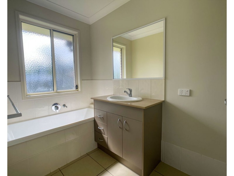 11 Dear Place, Bellmere QLD 4510