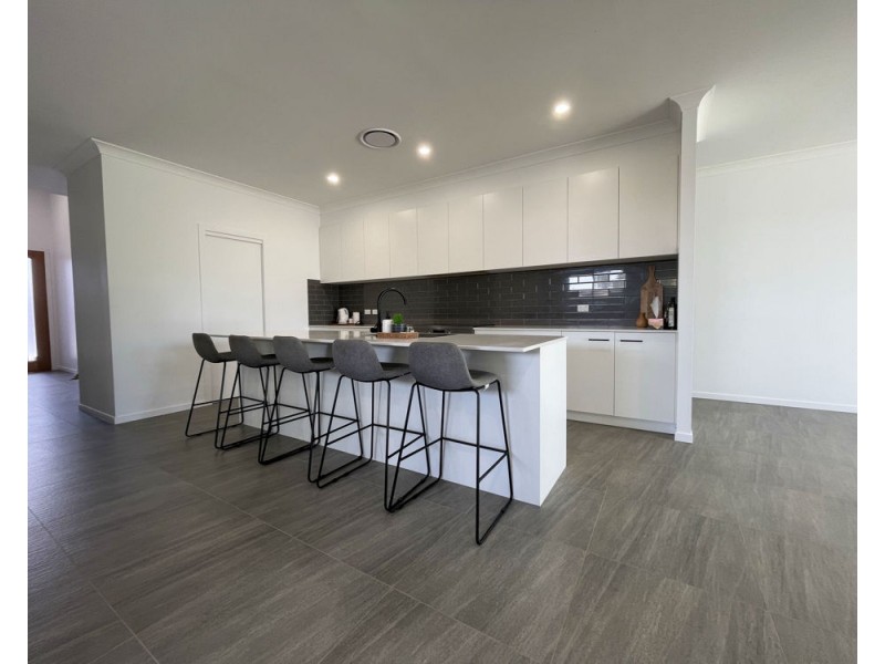 105 Riverparks Way, Upper Caboolture QLD 4510