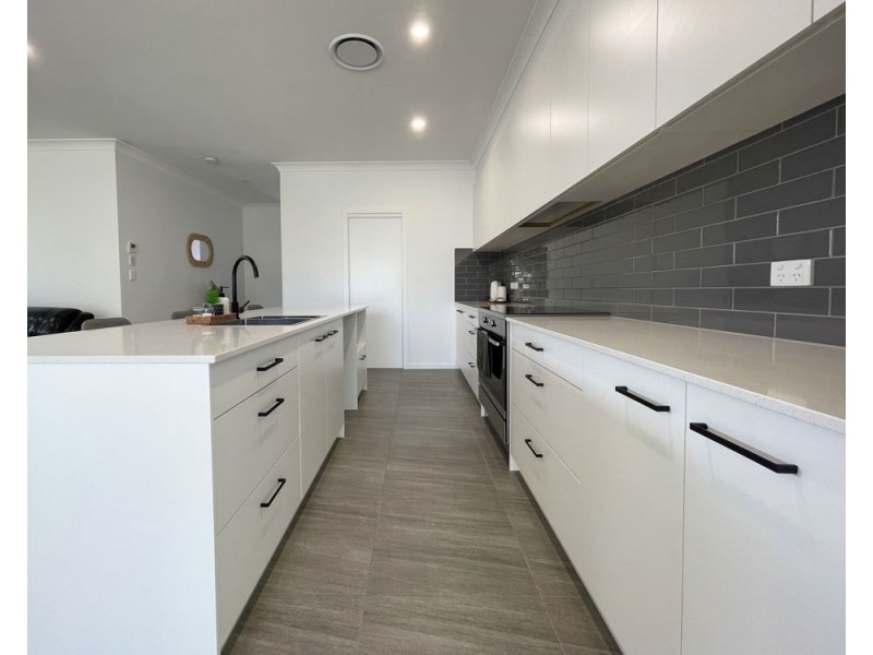 105 Riverparks Way, Upper Caboolture QLD 4510
