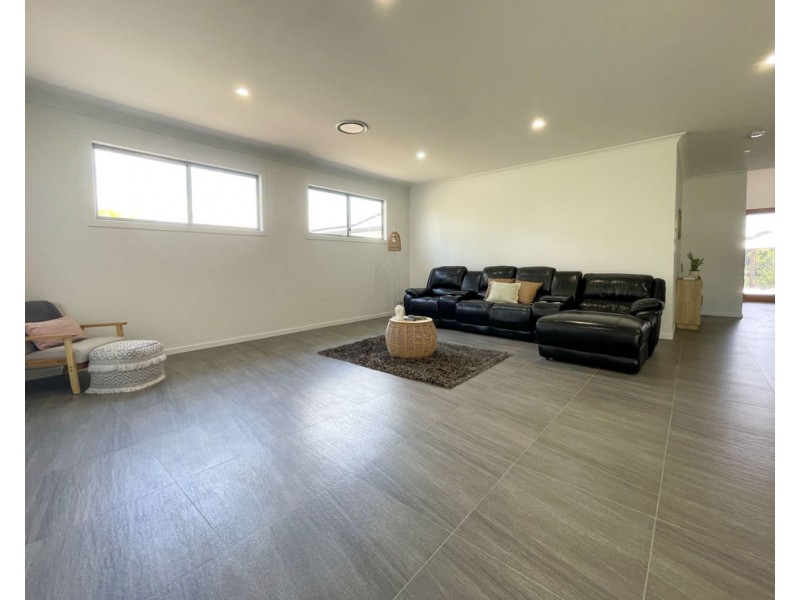 105 Riverparks Way, Upper Caboolture QLD 4510