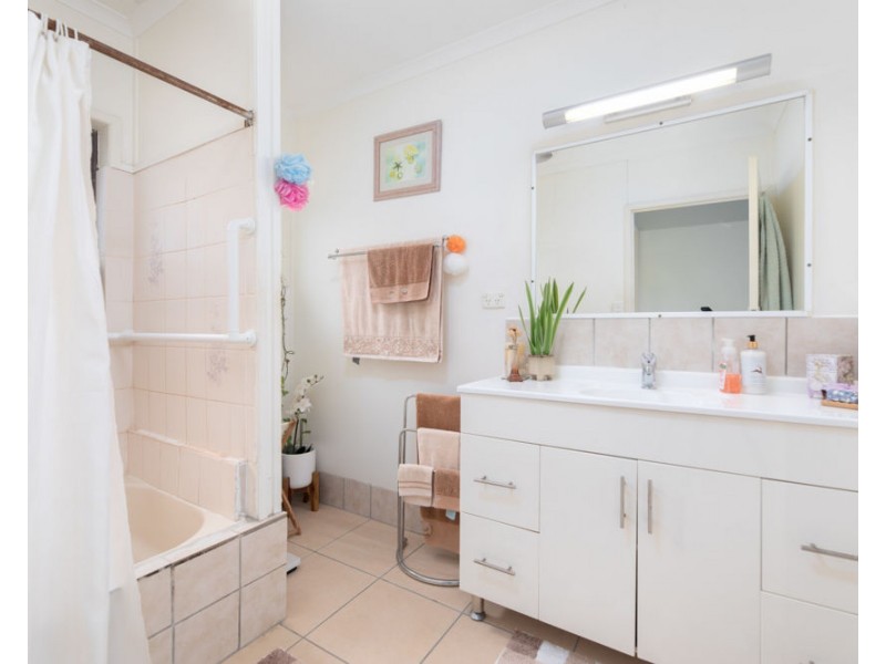 3 Lesley Avenue, Caboolture QLD 4510