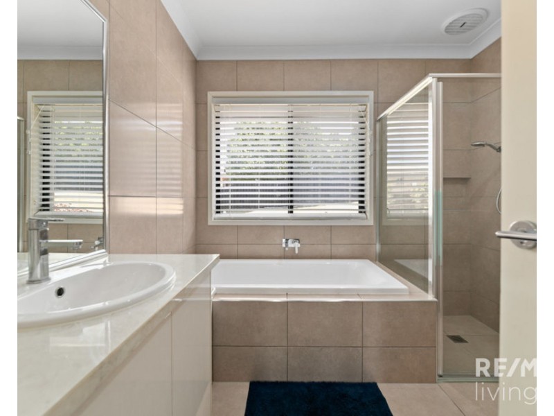 140-142 Montanus Drive, Woodford QLD 4514
