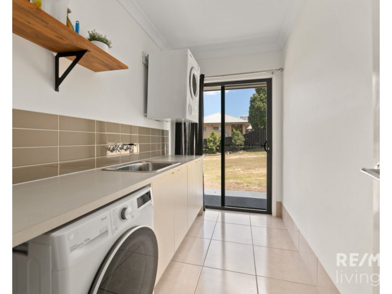 140-142 Montanus Drive, Woodford QLD 4514