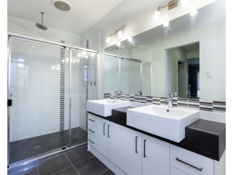 5 Steamview Court, Burpengary QLD 4505