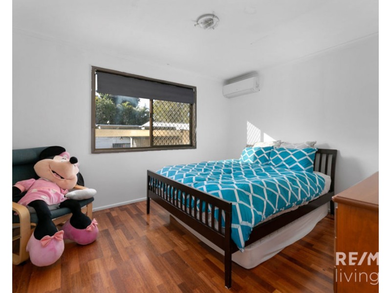 11 Daybell Street, Woodford QLD 4514