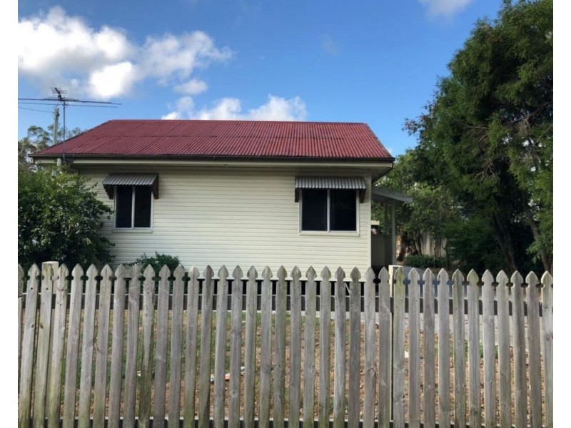 868 Beachmere Road, Beachmere QLD 4510