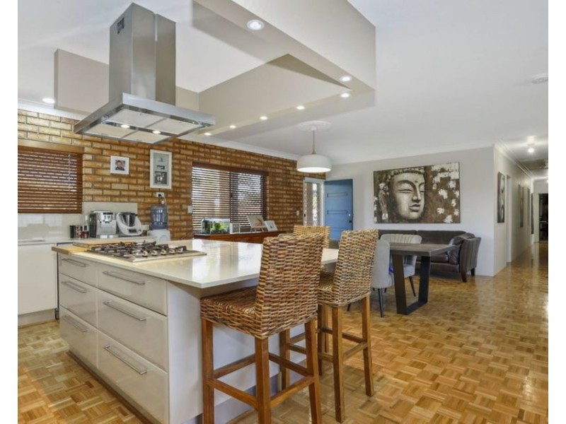 7 Arrakune Crescent, Kallangur QLD 4503