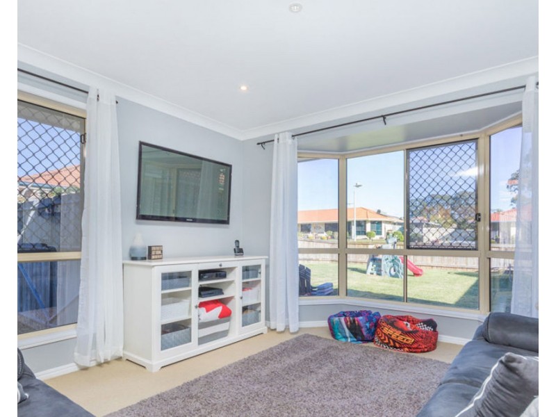 12 Sutherland Crescent, Morayfield QLD 4506